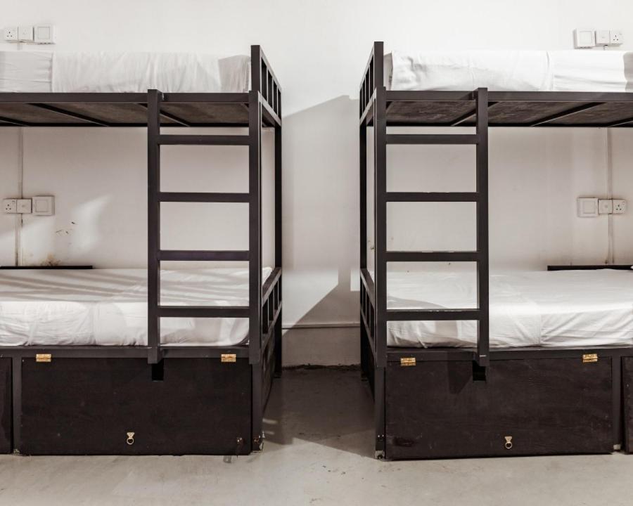 Why Not Backpackers Hostel Mirissa Bagian luar foto