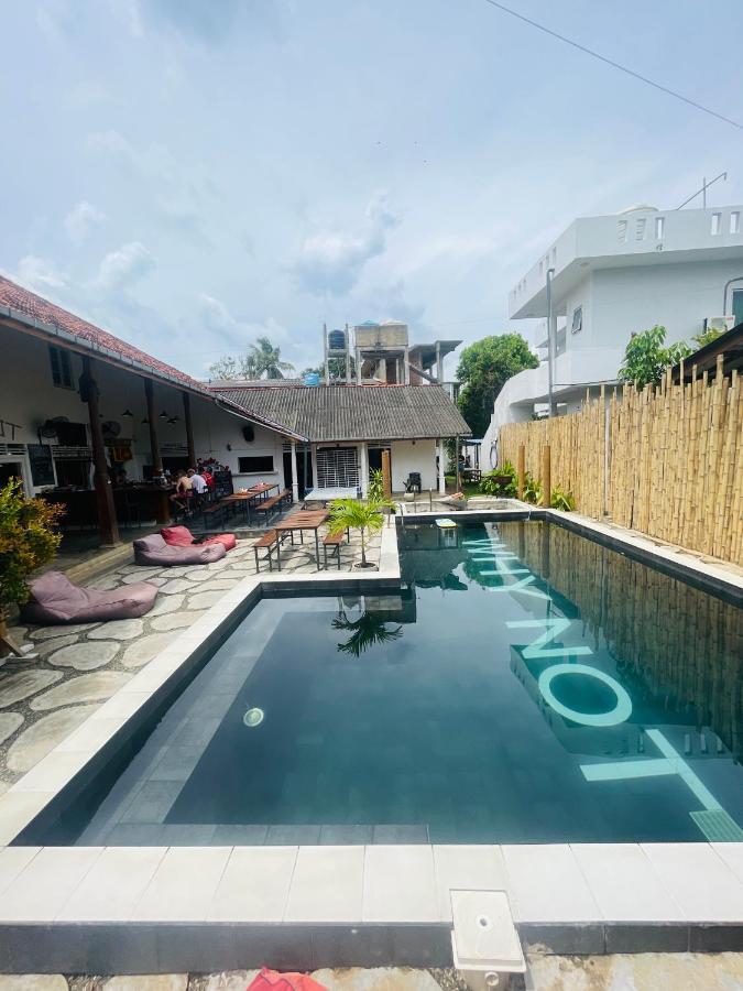 Why Not Backpackers Hostel Mirissa Bagian luar foto