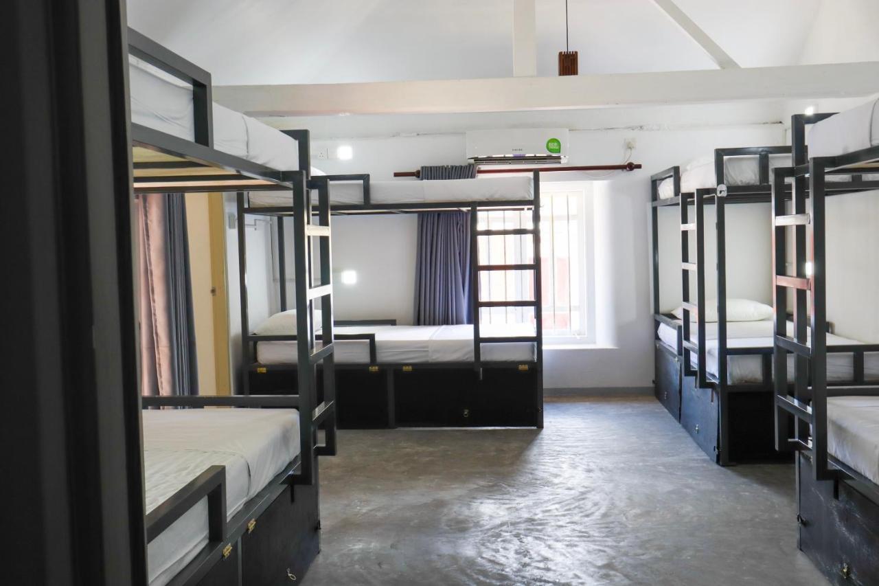 Why Not Backpackers Hostel Mirissa Bagian luar foto