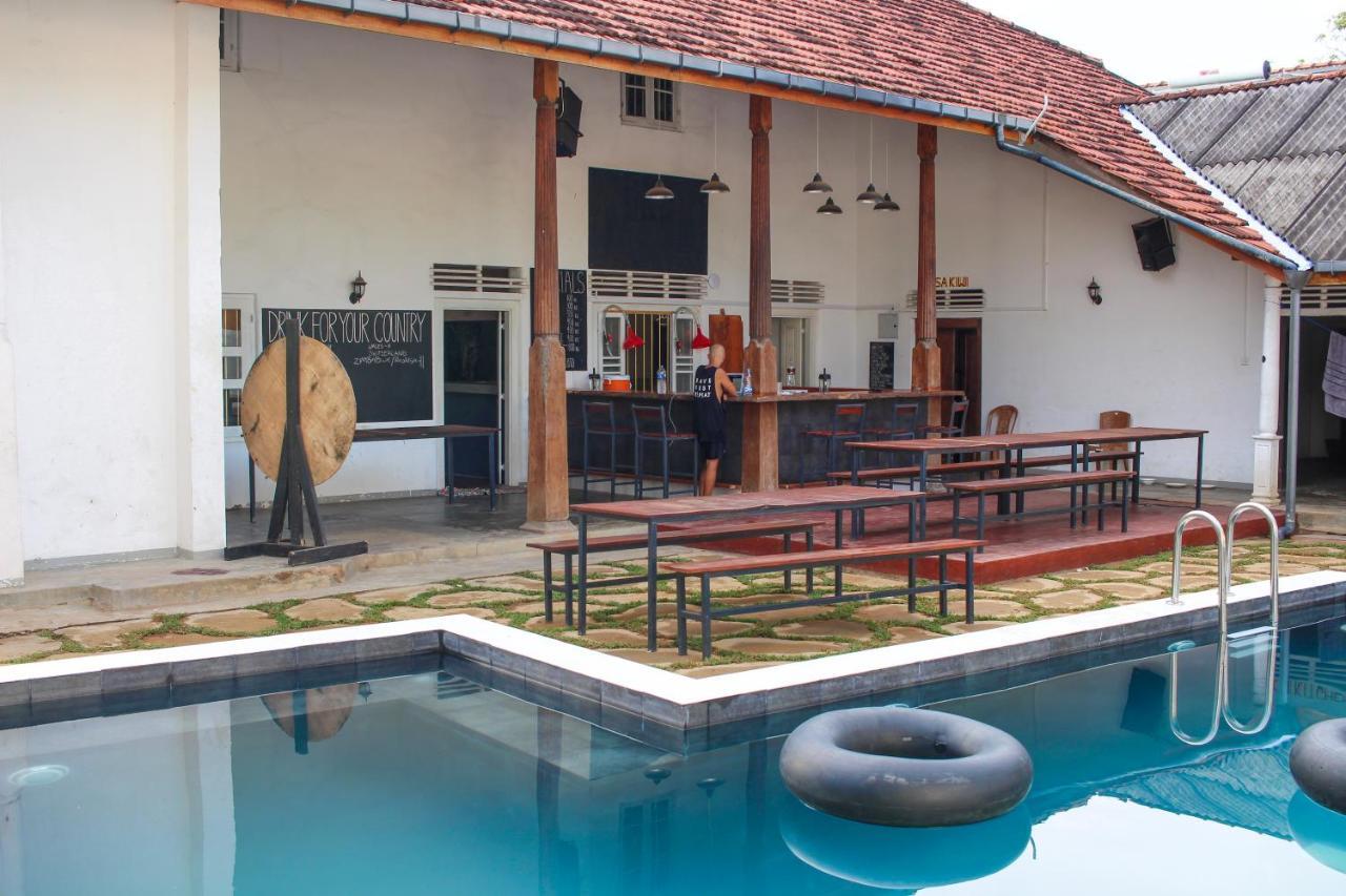 Why Not Backpackers Hostel Mirissa Bagian luar foto