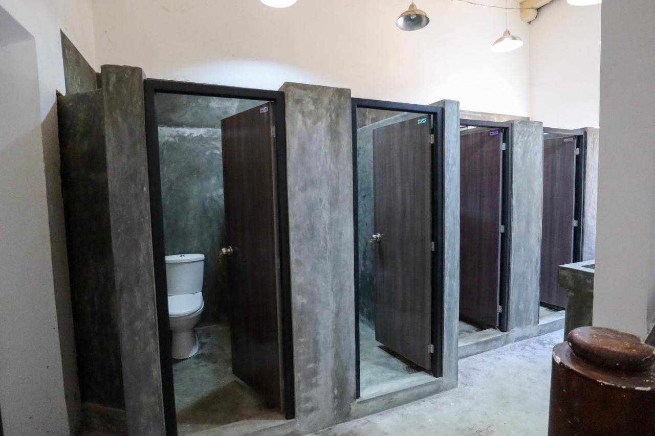 Why Not Backpackers Hostel Mirissa Bagian luar foto