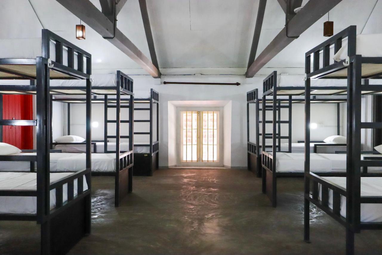 Why Not Backpackers Hostel Mirissa Bagian luar foto