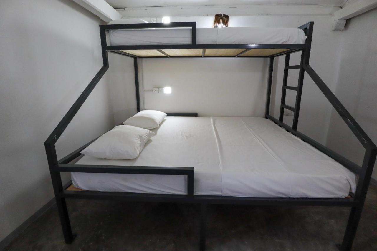 Why Not Backpackers Hostel Mirissa Bagian luar foto